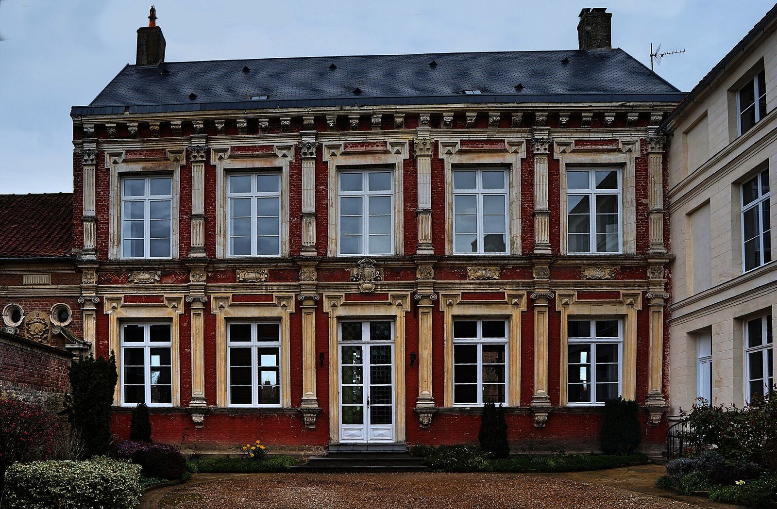 Maison de ville en brique rouge à Aire-sur-la-Lys